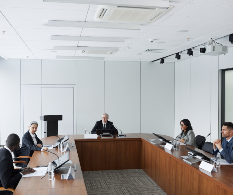 Concurso para Advogados Vai Agilizar Processos de Imigração Pendentes