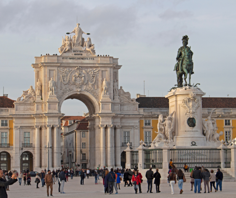 Imigrante em Portugal: Como Aproveitar as Oportunidades e Enfrentar os Desafios