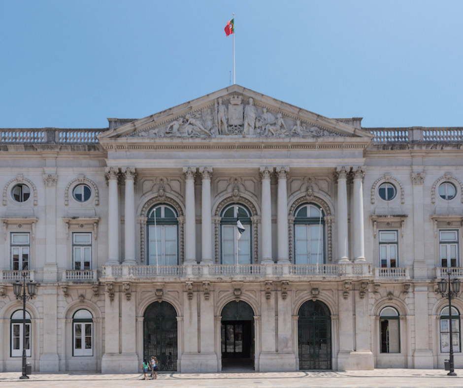 Lisboa Retira Cartazes Polêmicos Após Decisão da CNE