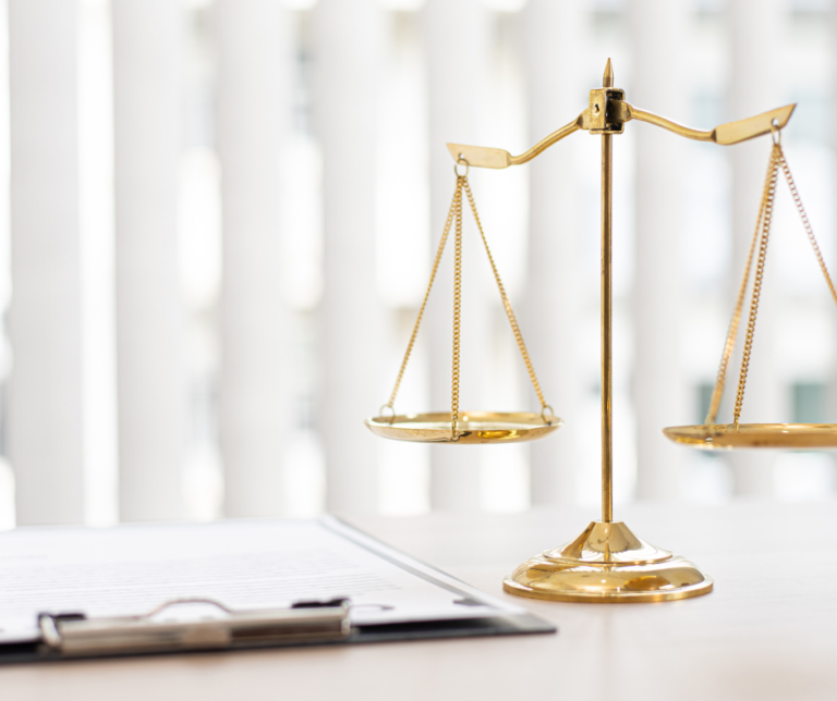 PSP deve assegurar acesso a advogado para estrangeiros barrados em Portugal