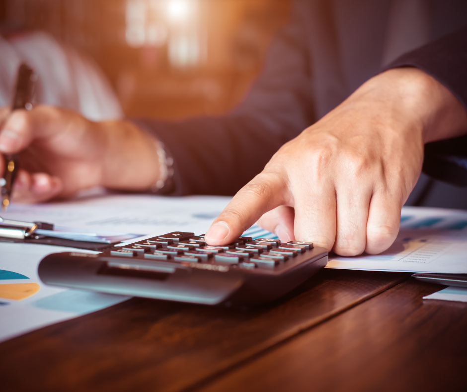 Ministro Acusa Ex-Governo de Aprovar Despesas Extras