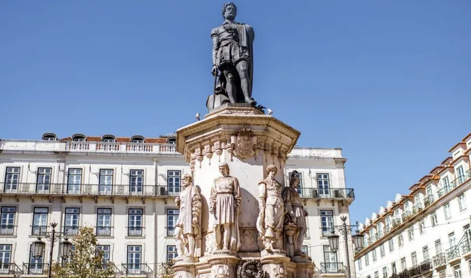 Camões Fortalece Ligação dos Emigrantes a Portugal no Brasil