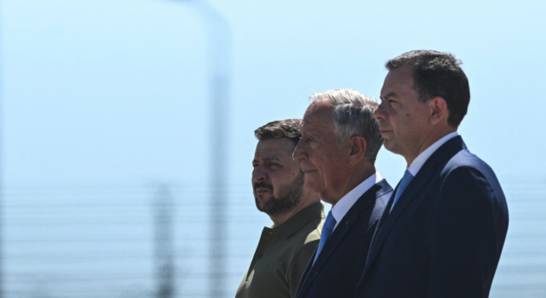 Zelensky Recebido com Honras Militares no Palácio de Belém