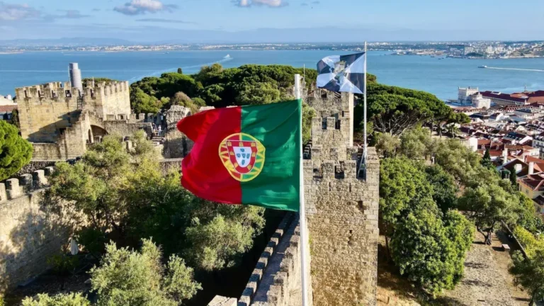 Portugal aprova lei que endurece regras de imigração: veja como impacta brasileiros