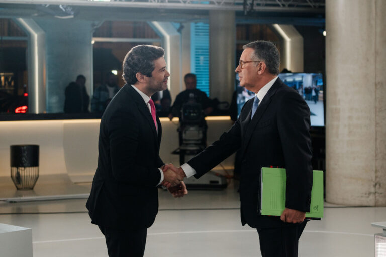 Debate presidencial em Portugal expõe profundas diferenças entre Seguro e Ventura