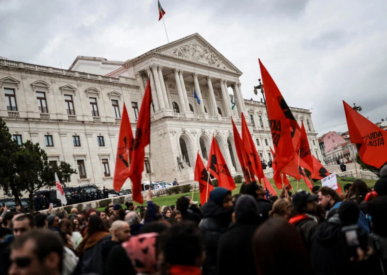 Reforma trabalhista em Portugal provoca greve geral: o que está em jogo para trabalhadores e empresas?