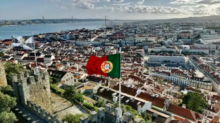 Portugal aprova novas restrições para regularização de imigrantes